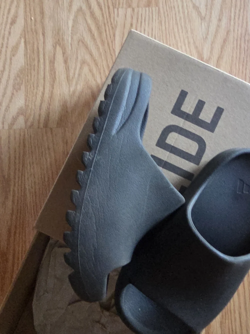 Adidas YZY Slide Kids in Dark Brown (12K)